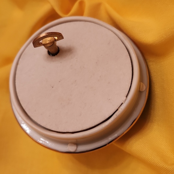 Ardleigh Elliott, Beauties of the Red  Mansion Music Box Collection - Picture 8 of 9